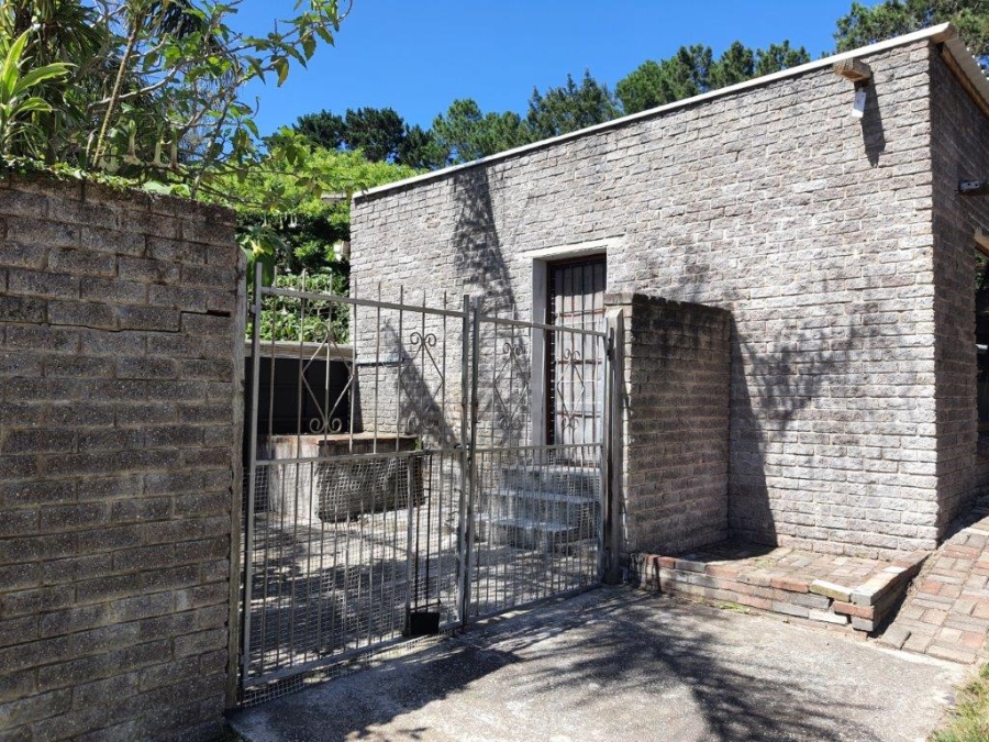 To Let 1 Bedroom Property for Rent in Theescombe Eastern Cape